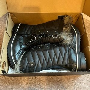 Sorel Torino II women’s black winter boots.